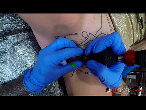❤️ Sully Savage mai tsananin jarfa ta yi tattoo a kan kwarin ta a batsa% ha.pornovore.ru ❌